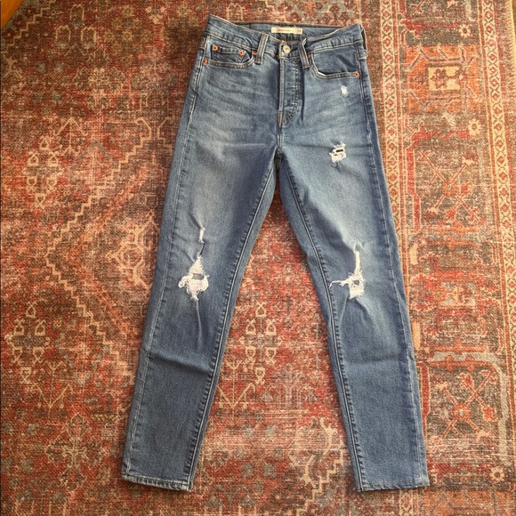 LEVI’S Distressed Jeans - Picture 2 of 3